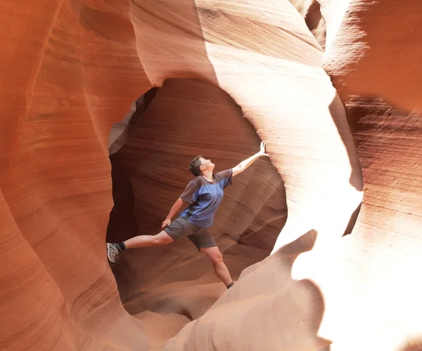 Climber in canyon — Stock Photo, Image