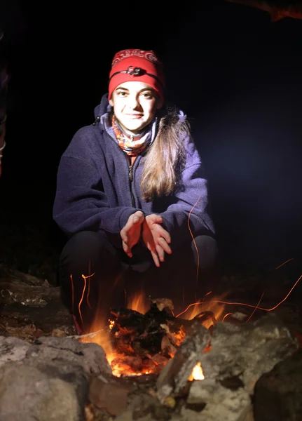 Meisje in camping — Stockfoto