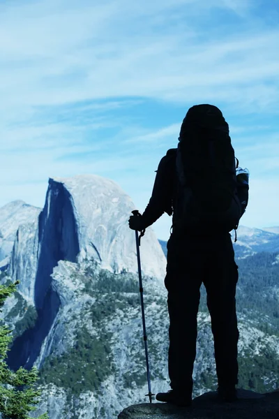 ヨセミテをハイキングします。 — ストック写真