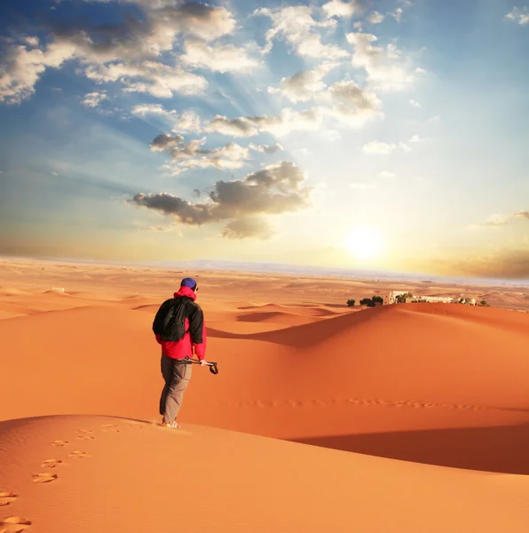Hiking in desert — Stock Photo, Image