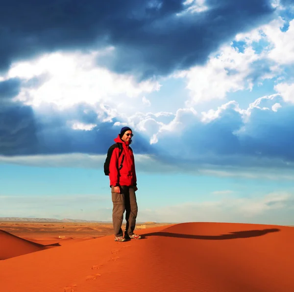 Männer in der Wüste — Stockfoto