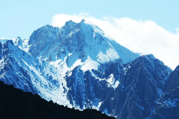 Yüksek dağlar — Stok fotoğraf