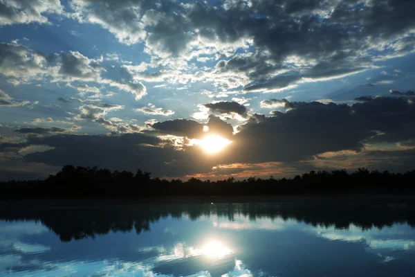 湖の夕暮れ — ストック写真