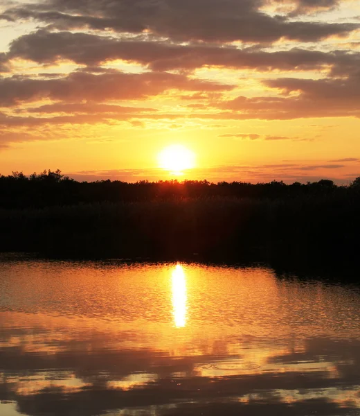 湖的日落 — 图库照片