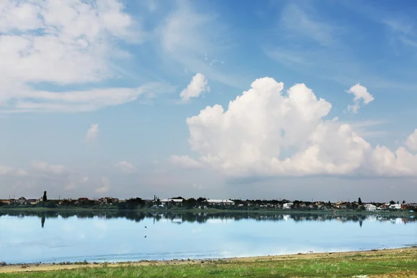 Sommaren sjön — Stockfoto