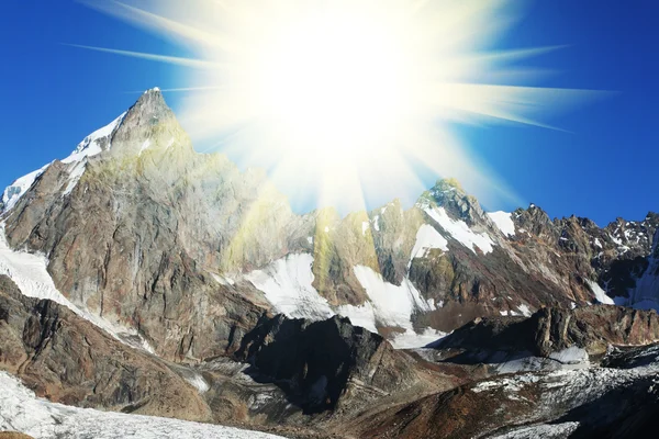 日当たりの良い山 — ストック写真