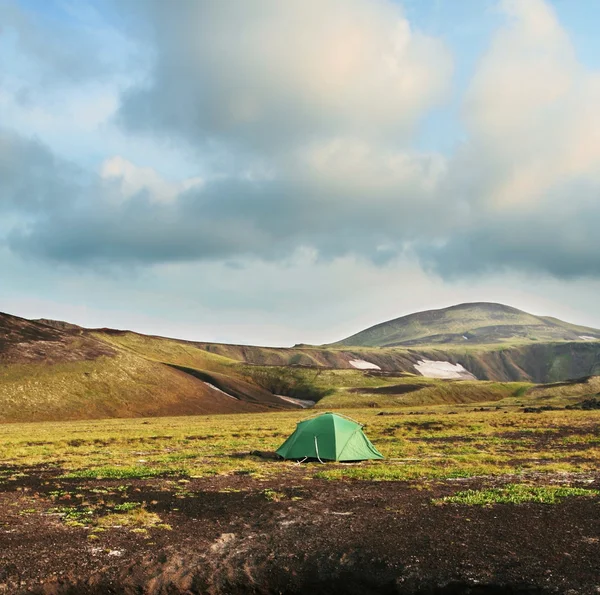 Tent in mountain — Stock Photo, Image