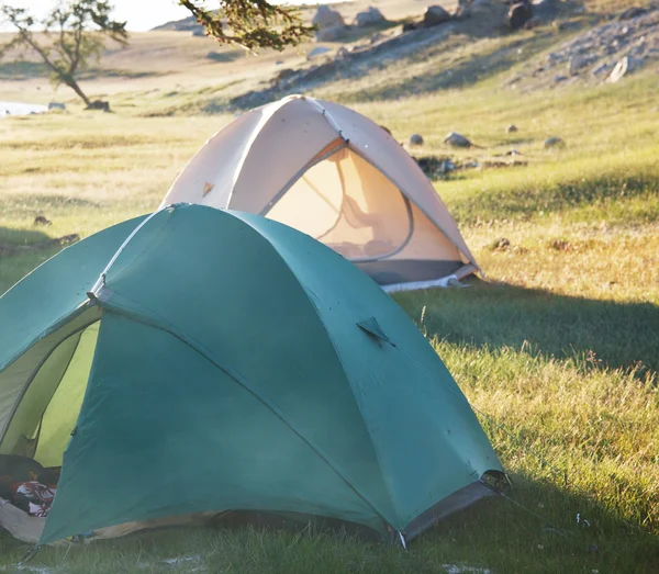 Tent op grasland — Stockfoto