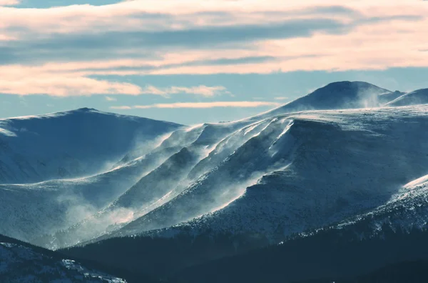 ภูเขาฤดูหนาว — ภาพถ่ายสต็อก