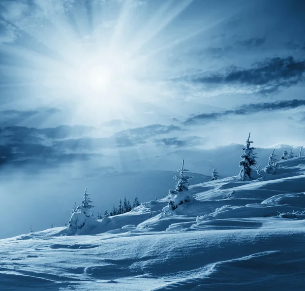 Winters tafereel in de bergen — Stockfoto