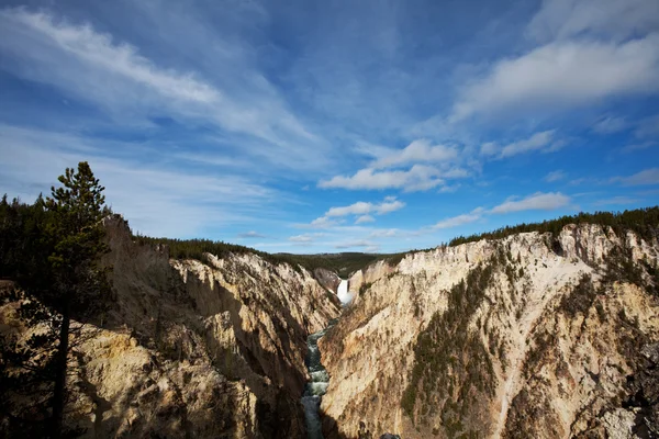 Yellowstone waterfall — Stock Photo, Image