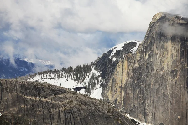 Yosemite βουνά — Φωτογραφία Αρχείου