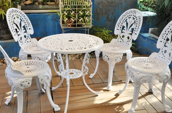 Table de terrasse et chaises — Photo