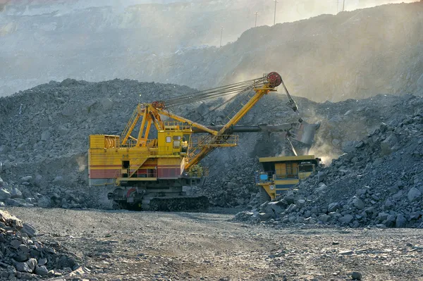 Carga de minério de ferro — Fotografia de Stock