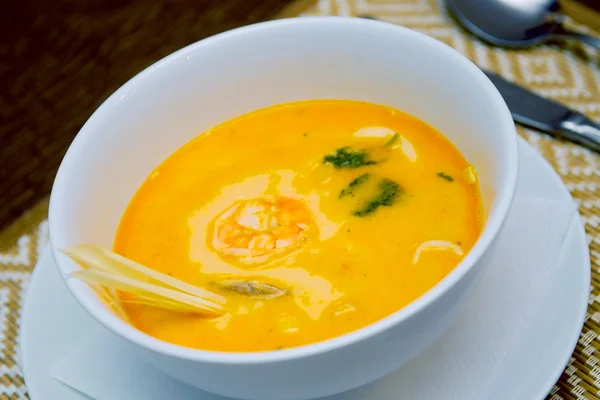 Сливочный суп из морепродуктов — стоковое фото
