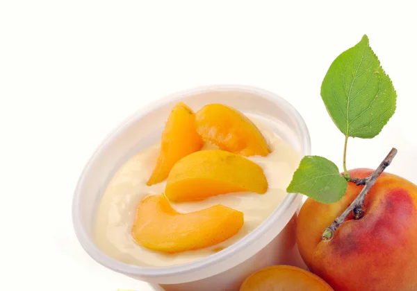 Yoghurt with apricot and pieces — Stock Photo, Image