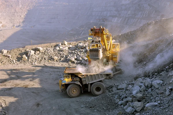 stock image Loading of iron ore