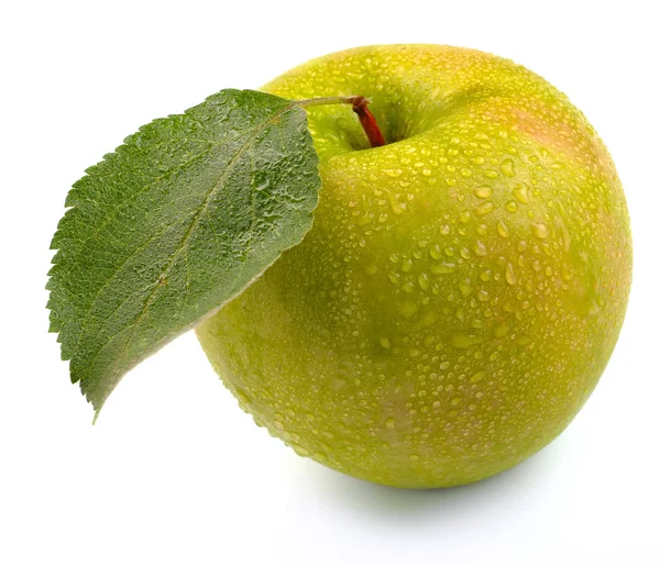 Manzana verde con gotas de agua —  Fotos de Stock