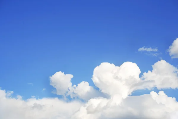Nube y corazón — Foto de Stock