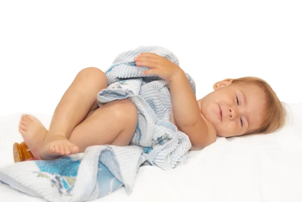 Mooie de baby op een bed — Stockfoto