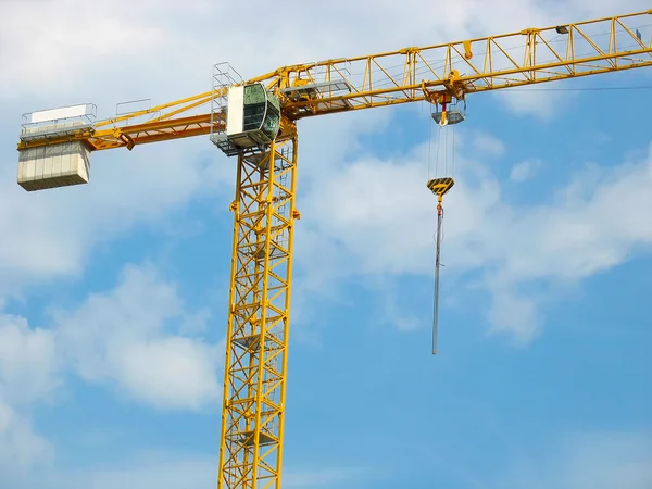 Yellow tower building crane over blue sky — Stock Photo, Image