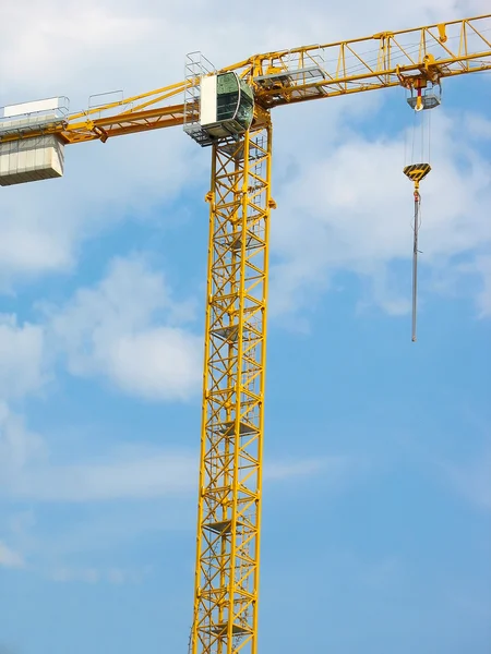 Yellow tower building crane over blue sky — Stock Photo, Image