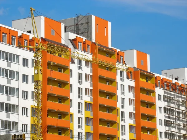 Bau eines neuen modernen Apartmenthauses — Stockfoto
