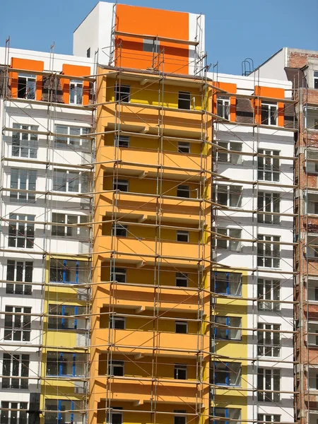 Construcția de noi case de apartamente moderne — Fotografie, imagine de stoc