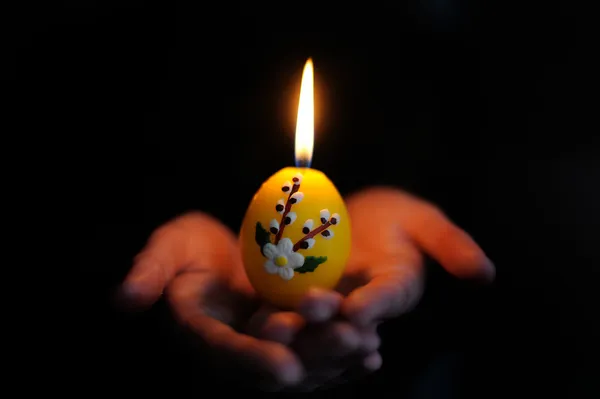 Easter candle in the hands — Stock Photo, Image