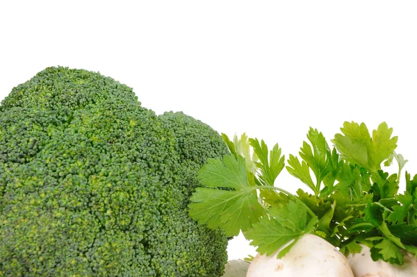 Broccoli och champinjoner isolerad på vit — Stockfoto