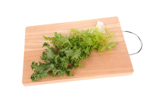 Kesme tahtası üzerinde salatalık — Stok fotoğraf
