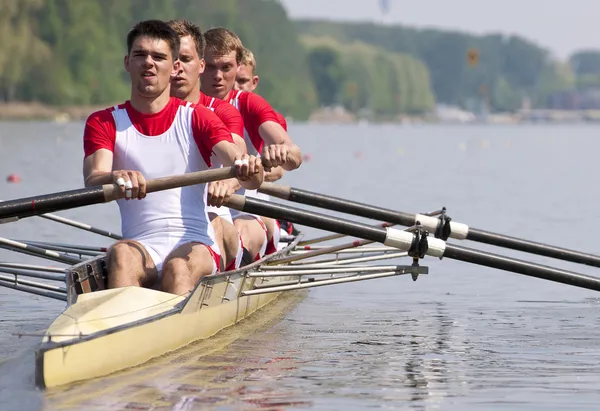 Rowing team during the start — Stock Photo, Image