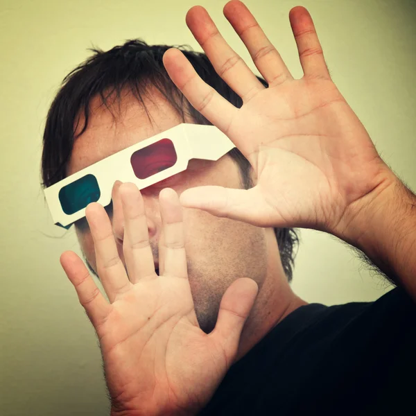 Человек в 3D очках — стоковое фото