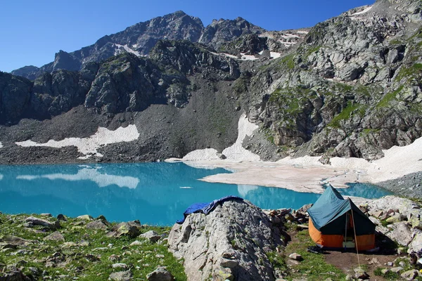 Camp at the lake — Stock Photo, Image