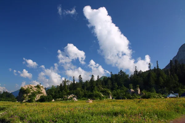 У кавказькі гори — стокове фото