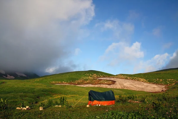 Одинокая палатка — стоковое фото