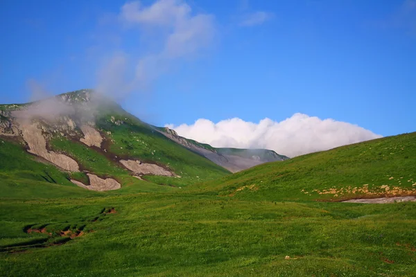 Nas montanhas do Cáucaso — Fotografia de Stock