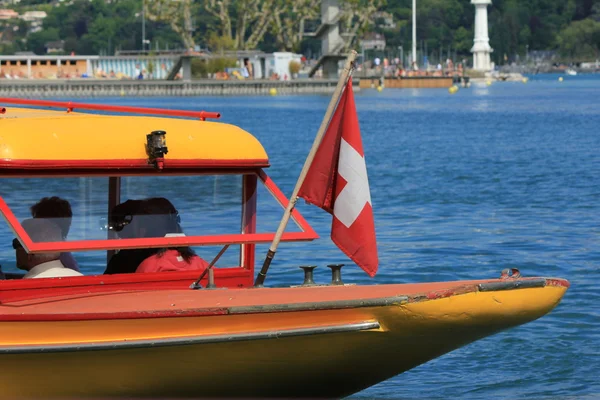 Лодка в Женеве — стоковое фото