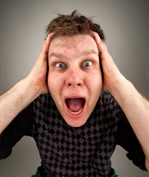 Retrato de homem surpreso gritando — Fotografia de Stock