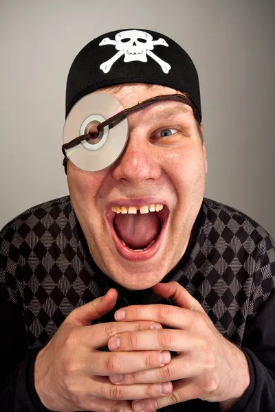 Pirat z dysku komputera na oko — Zdjęcie stockowe