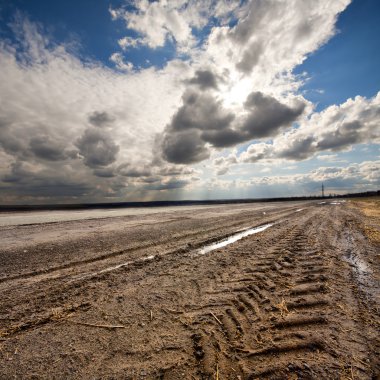 kirli kırsal yol