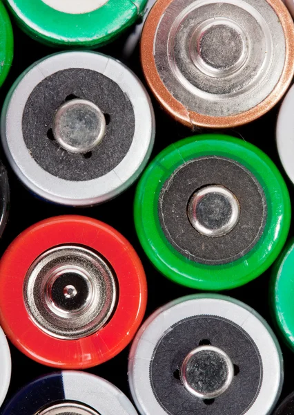Viele bunte Batterien — Stockfoto
