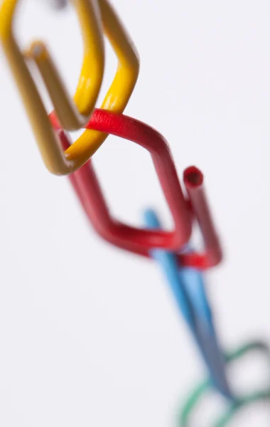Colorful paper clips chain — Stock Photo, Image