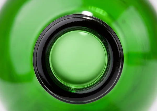 Close-up de garrafa de vinho verde — Fotografia de Stock