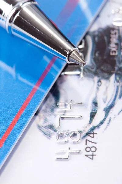 Penna på kreditkort — Stockfoto