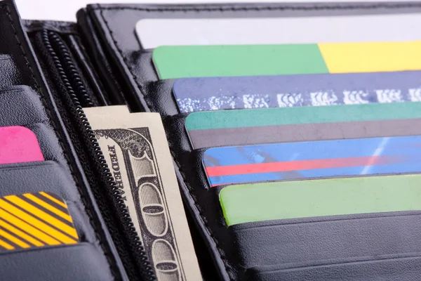 Para ve kredi kartları ile cüzdan — Stok fotoğraf