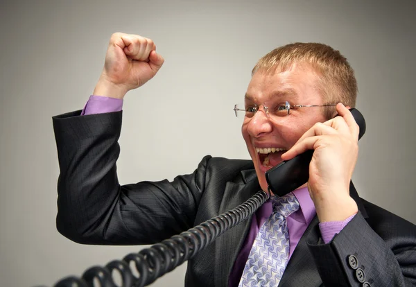 Šťastný podnikatel mluvil po telefonu — Stock fotografie