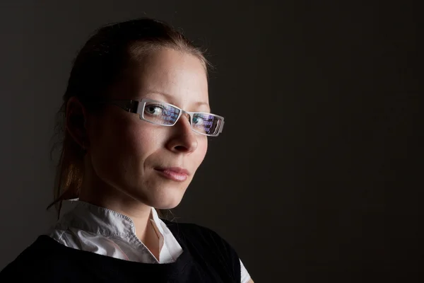 Femme d'affaires en lunettes — Photo