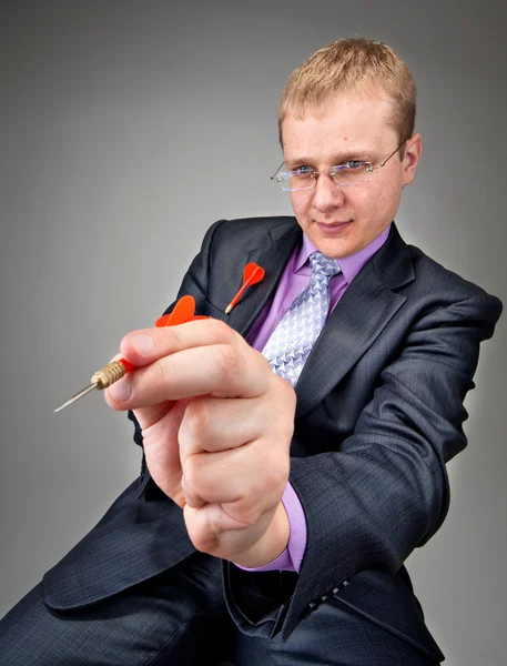 Empresário apontando por dardo vermelho — Fotografia de Stock