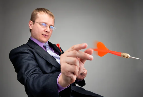 Businessman throwing red dart — Stock Photo, Image
